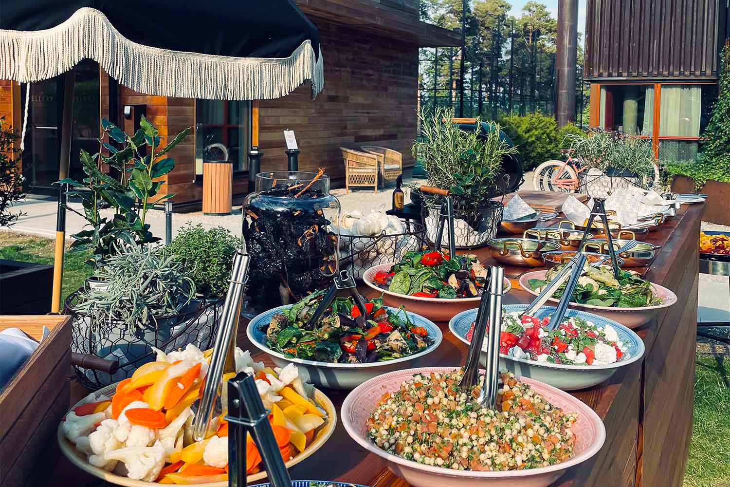 BBQ & Soul med Courtyard Pool access Grillbuffé Spa med middag