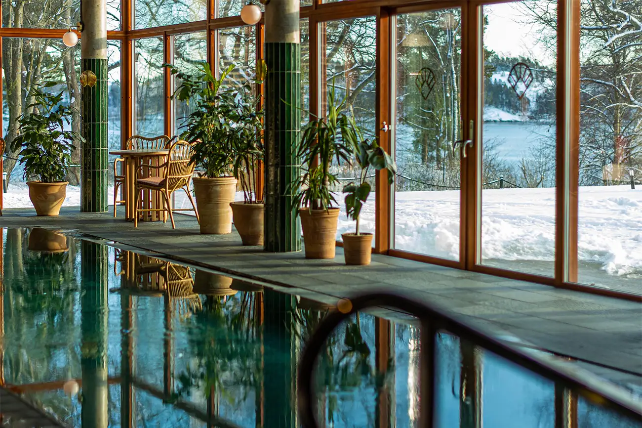 Spa på Ellery Beach House Ellery Beach House spa med inomhuspool och utsikt över vinterlandskapet