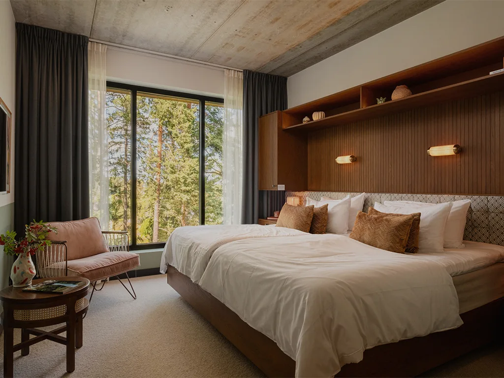 Family room with a double bed and views of nature at Ellery Beach House
