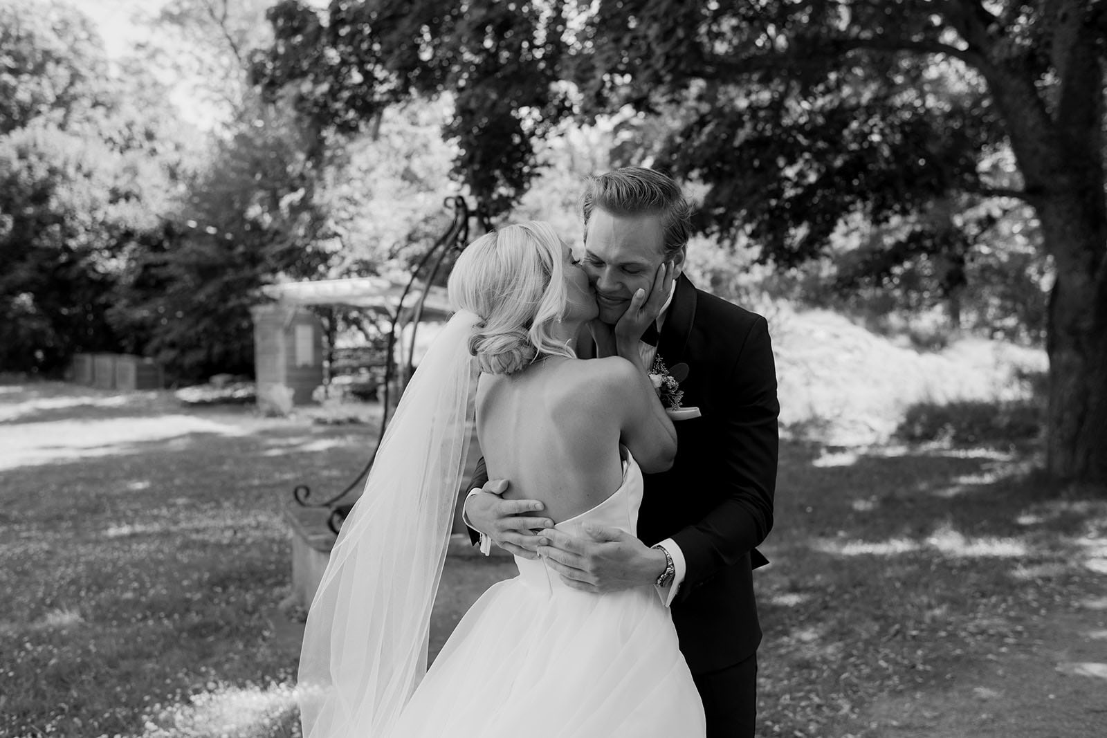 A Moment for Just the Two of You Wedding couple embracing during a wedding photoshoot at Ellery Beach House on Lidingö near Stockholm